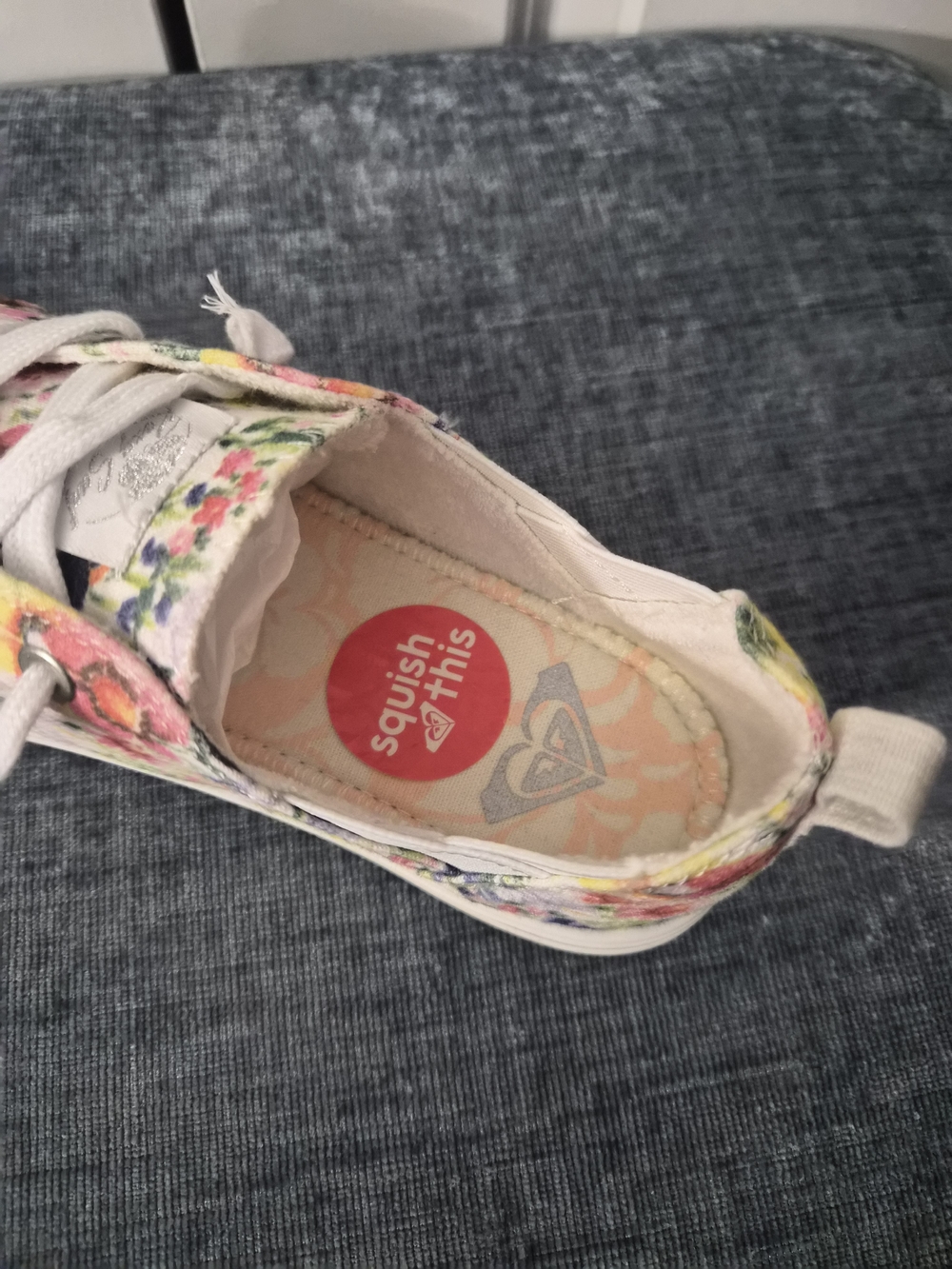 Roxy White and Gray Floral Shoe Sleeve - Picture 4 of 13